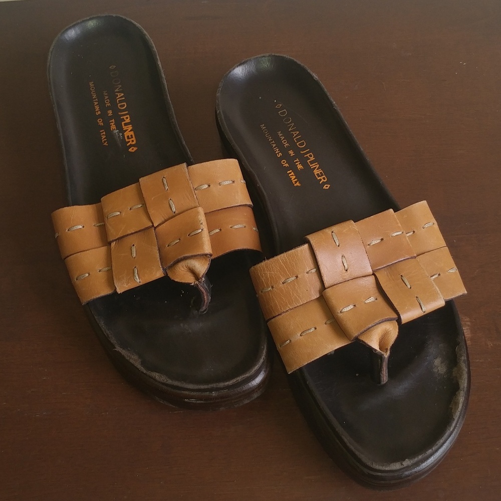 Donald J. Pliner tan leather platform thong sandal